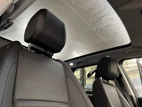 Used 2025 Land Rover Discovery Sport S image 25