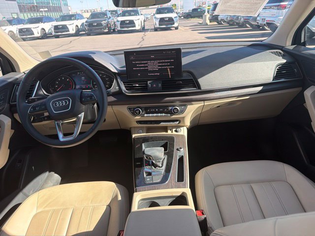 Used 2023 Audi Q5 2.0T Premium w/ Convenience Package AWD/4WD image 2