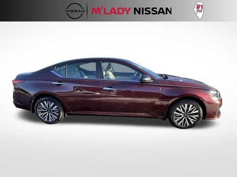 Used 2024 Nissan Altima 2.5 SV image 4