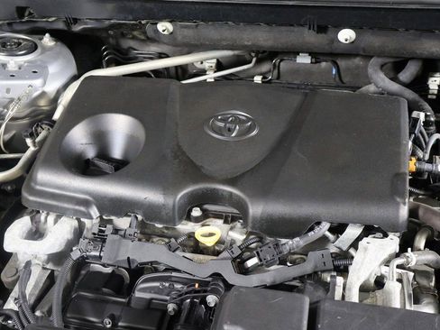 Used 2021 Toyota RAV4 LE image 13