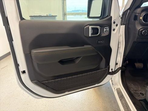 Used 2024 Jeep Wrangler Unlimited Sahara w/ Technology Group AWD/4WD image 41