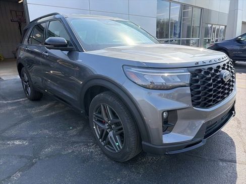 Used 2025 Ford Explorer ST-Line w/ ST-Line Street Pack image 9