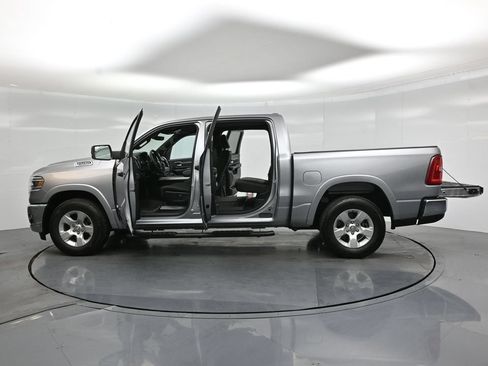 Used 2025 RAM 1500 2WD Crew Cab image 31