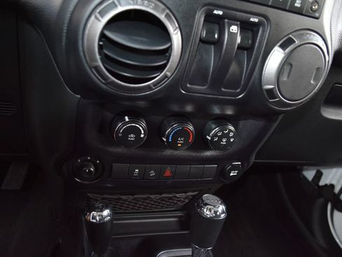 Used 2015 Jeep Wrangler Sport w/ Quick Order Package 24S AWD/4WD image 20