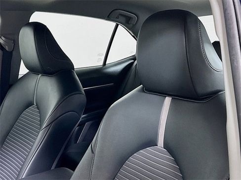 Used 2022 Toyota Camry SE image 19