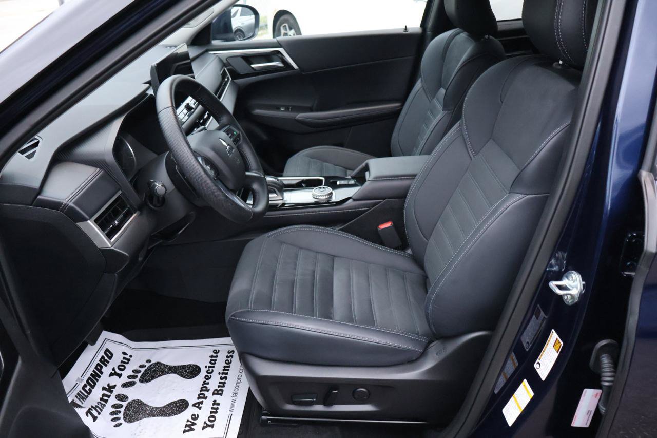Used 2025 Mitsubishi Outlander SE FWD image 13