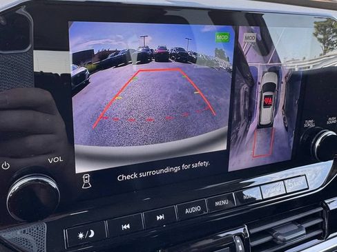 Used 2025 Nissan Pathfinder Platinum FWD image 24