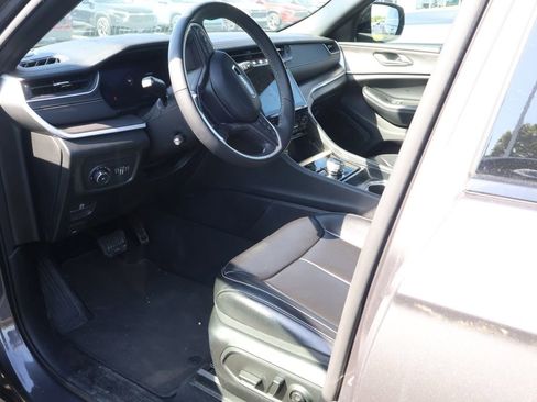 Used 2024 Jeep Grand Cherokee L Limited w/ Luxury Tech Group II AWD/4WD image 9