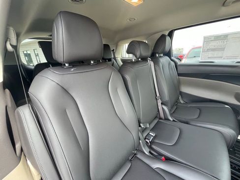 New 2026 Kia Carnival FWD image 29