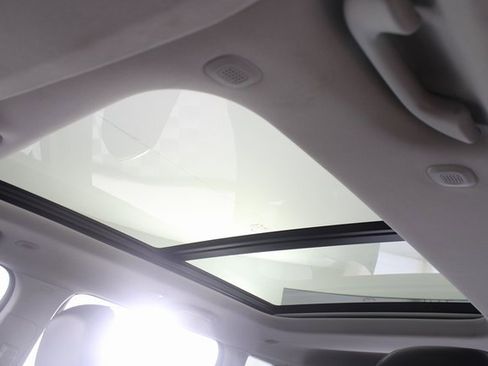 Used 2023 Jeep Grand Cherokee 4WD 4xe image 9