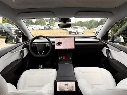 Used 2026 Tesla Model Y 2WD image 34