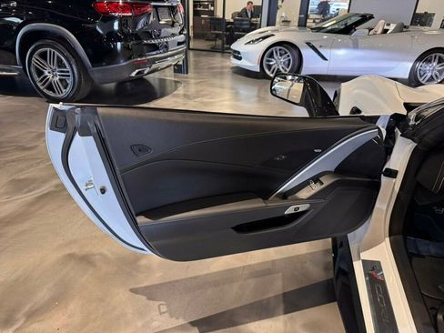 Used 2017 Chevrolet Corvette Z06 w/ Z07 Performance Package image 9