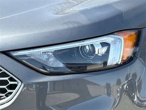 Used 2024 Ford Edge SEL image 4