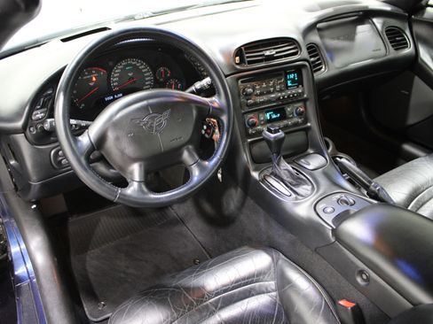 Used 2000 Chevrolet Corvette Hardtop w/ Memory Pkg image 2