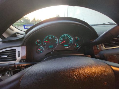 Used 2008 Chevrolet Tahoe LTZ w/ LTZ Preferred Equipment Group image 15