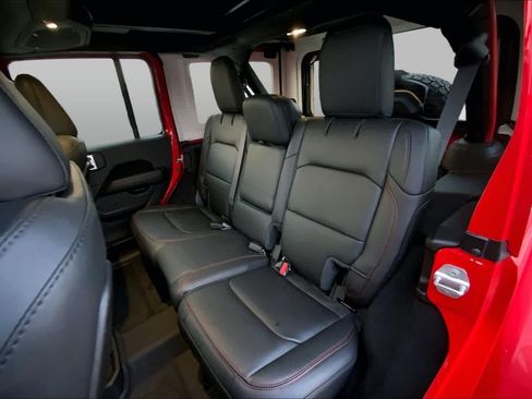 Used 2026 Jeep Wrangler Unlimited Rubicon AWD/4WD image 19