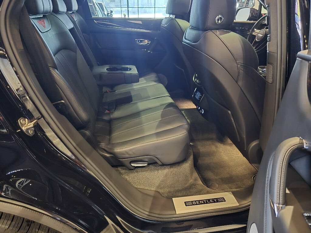 Used 2019 Bentley Bentayga AWD/4WD image 28