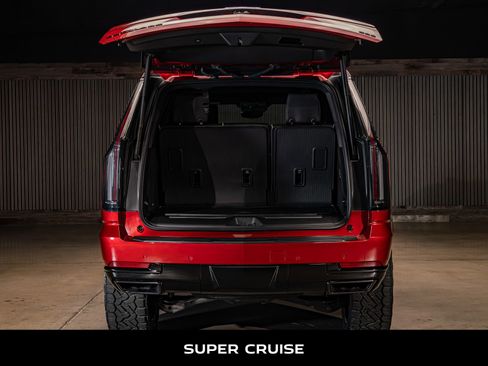 Used 2025 Cadillac Escalade Sport Platinum w/ LPO, ONYX Package image 9