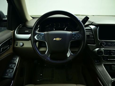 Used 2018 Chevrolet Suburban LT image 5