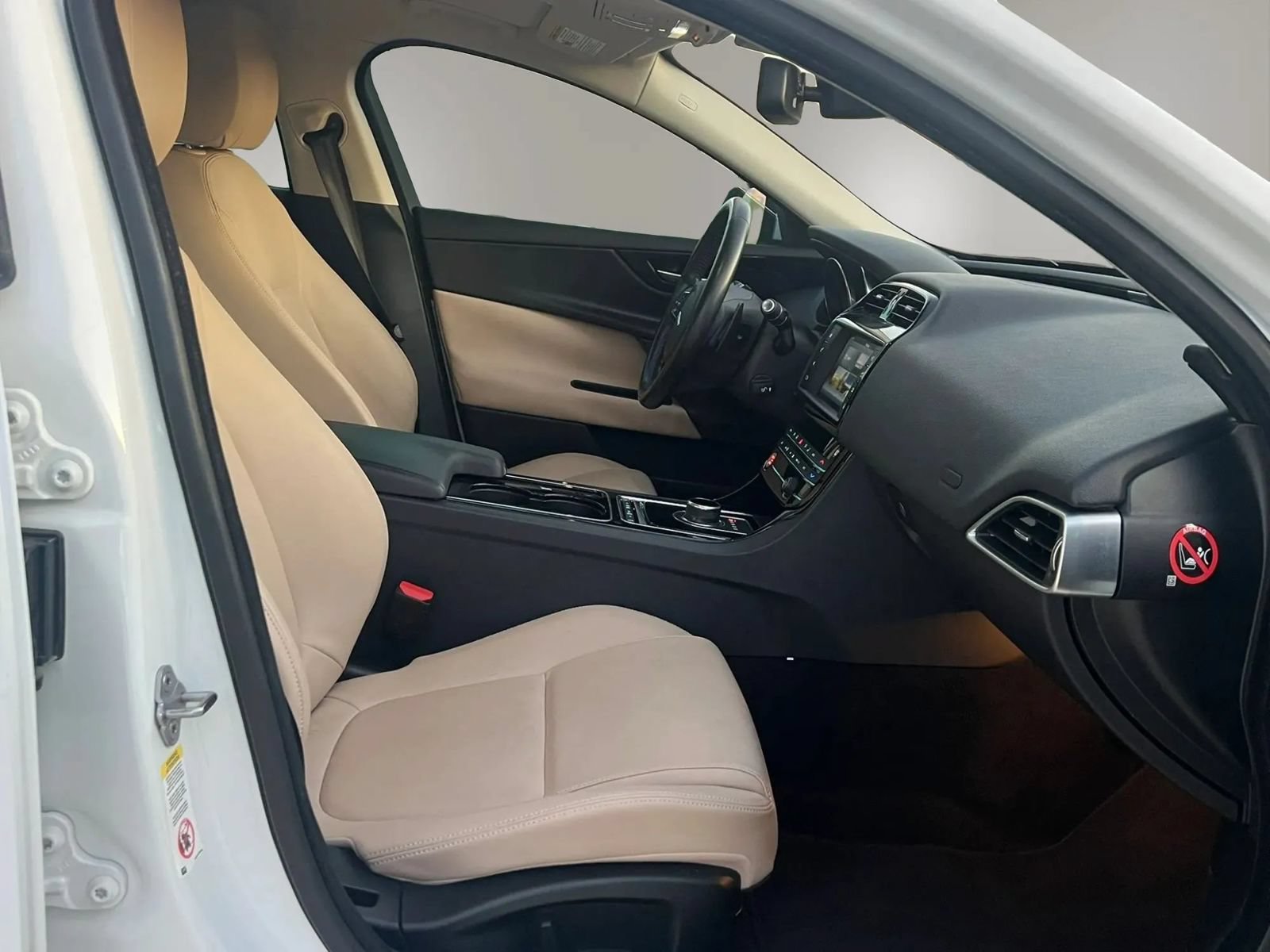 Used 2017 Jaguar XE RWD image 20