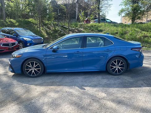 Used 2023 Toyota Camry SE FWD image 5