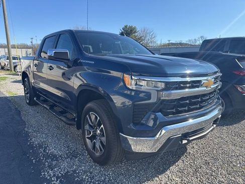 Used 2022 Chevrolet Silverado 1500 LT AWD/4WD image 3
