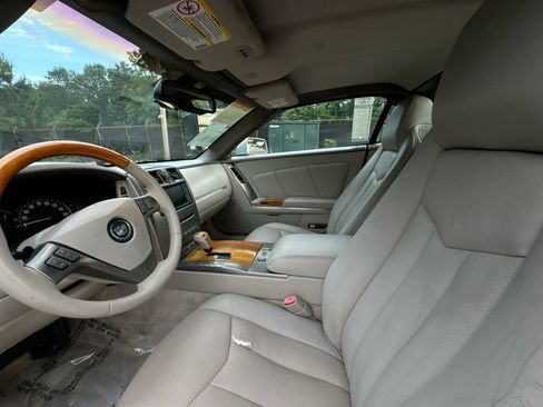Used 2004 Cadillac XLR RWD image 13