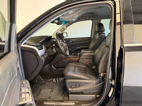 Used 2017 GMC Yukon SLT AWD/4WD image 10