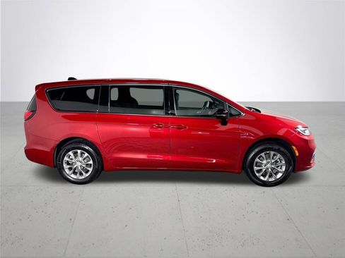 New 2026 Chrysler Pacifica Select AWD/4WD image 5