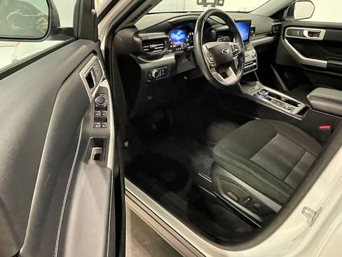 Used 2022 Ford Explorer XLT image 17