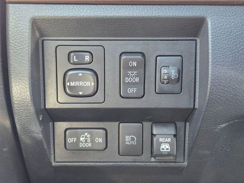 Used 2019 Toyota Tundra Limited w/ Limited Premium Package AWD/4WD image 35