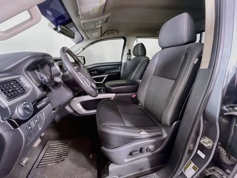 Used 2018 Nissan Titan SV w/ SV Convenience Package AWD/4WD image 21