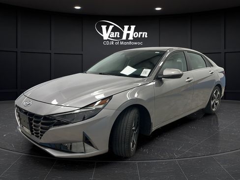 Used 2023 Hyundai Elantra Limited FWD image 3