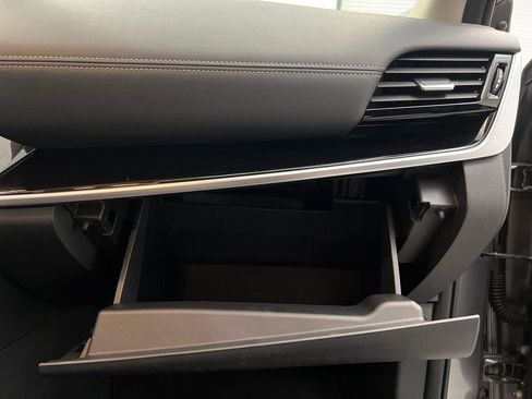 Used 2025 Nissan Rogue SL image 26