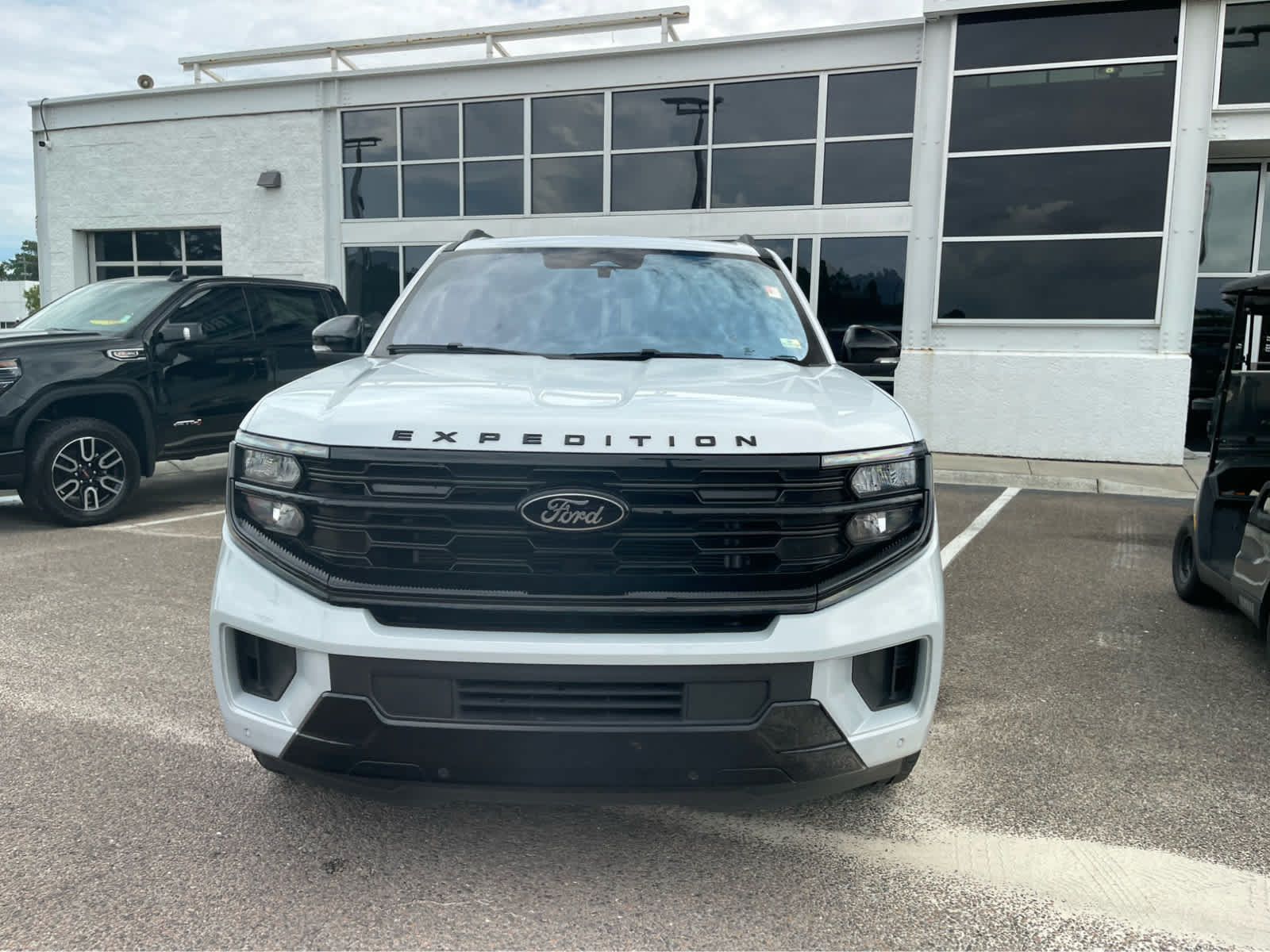 Used 2025 Ford Expedition Platinum w/ Stealth Performance Package AWD/4WD image 2