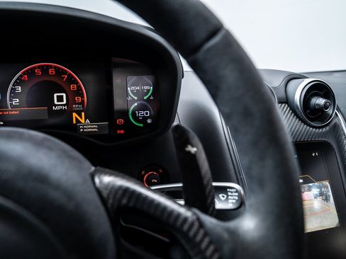 Used 2016 McLaren 570S Coupe image 24