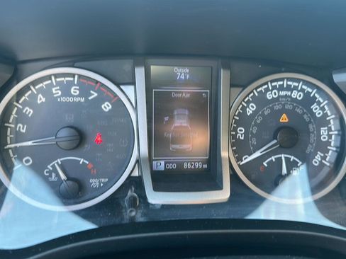 Used 2019 Toyota Tacoma Limited AWD/4WD image 15