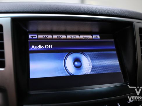 Used 2013 Lexus LX 570 4WD w/ Preferred Accessory Pkg image 24