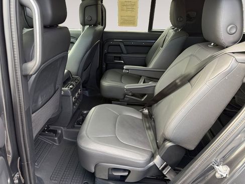 Used 2025 Land Rover Defender 130 X-Dynamic SE image 13