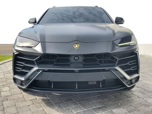 Used 2021 Lamborghini Urus image 2