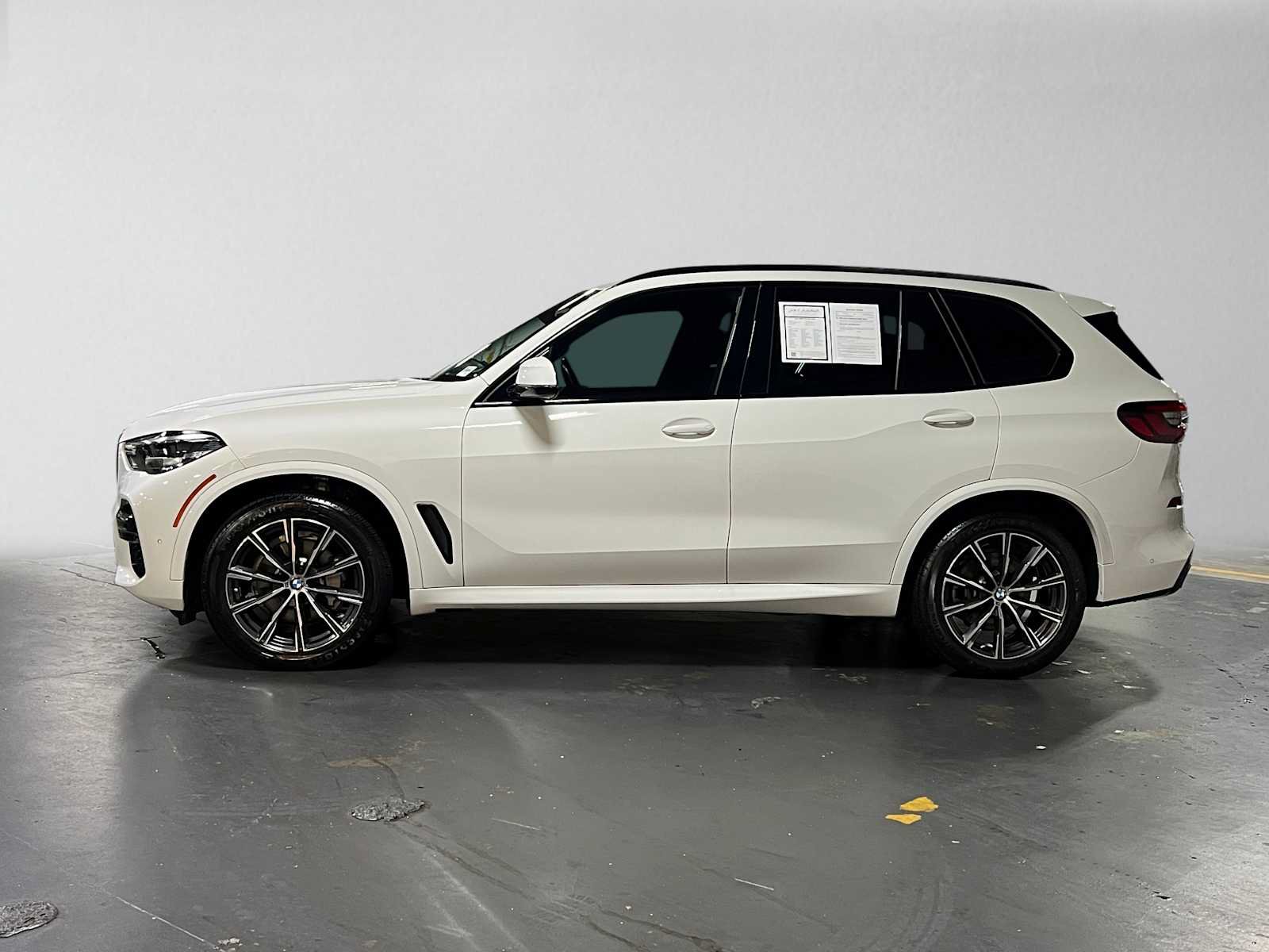 Used 2023 BMW X5 xDrive40i w/ M Sport Package AWD/4WD image 6