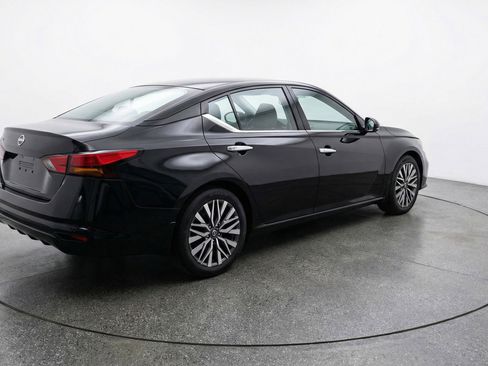 Used 2025 Nissan Altima 2.5 SV image 9