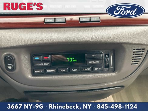 Used 2011 Ford Crown Victoria LX w/ Comfort Appearance Pkg RWD image 22