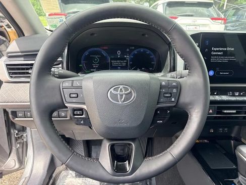 Used 2025 Toyota Camry Hybrid FWD image 27