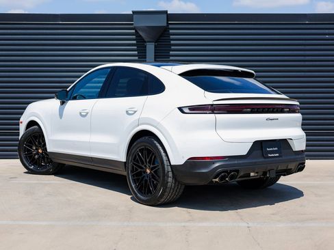 Certified 2026 Porsche Cayenne Coupe AWD/4WD image 3