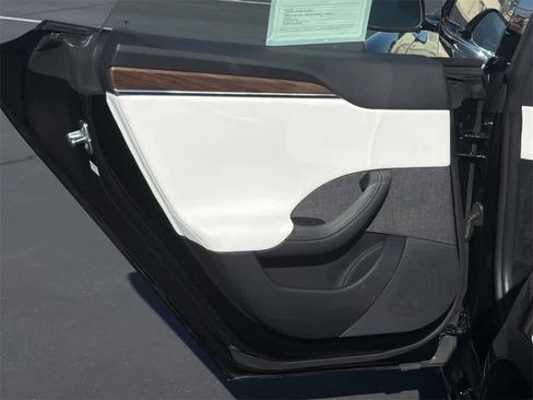 Used 2022 Tesla Model S image 28