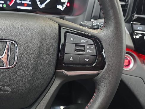 Used 2025 Honda Odyssey Sport-L image 17