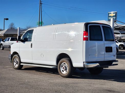 Used 2024 GMC Savana 2500 w/ Driver Convenience Package image 3