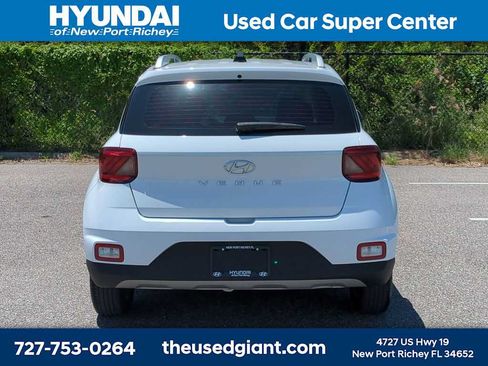 Used 2020 Hyundai Venue SEL w/ Convenience Package FWD image 4