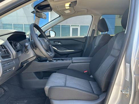 Used 2025 Nissan Rogue SV image 11